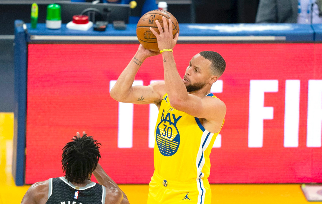 Stephen Curry Sets a New NBA Record for Three-Pointers