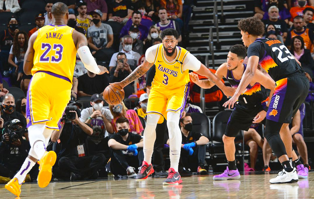 Anthony Davis Leads Lakers to Victory Over Phoenix Suns