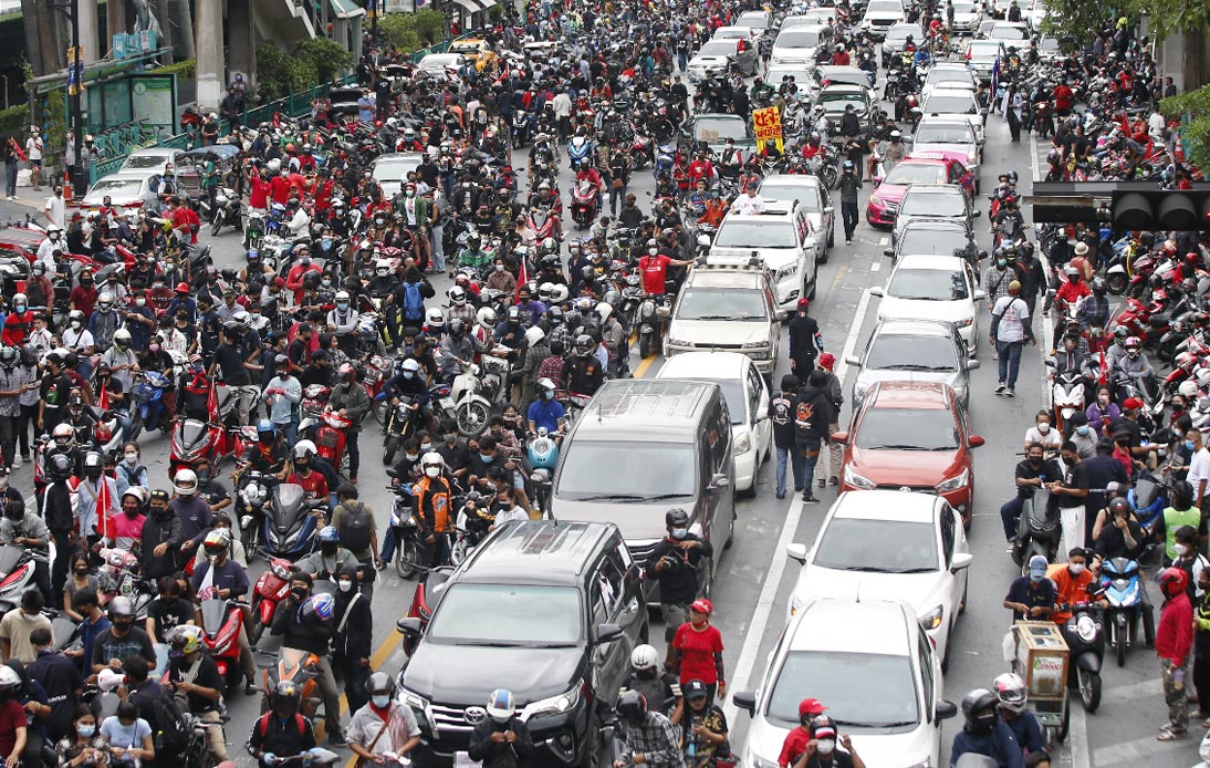 Largest Anti-Government Car Mob Protest to Date in Bangkok
