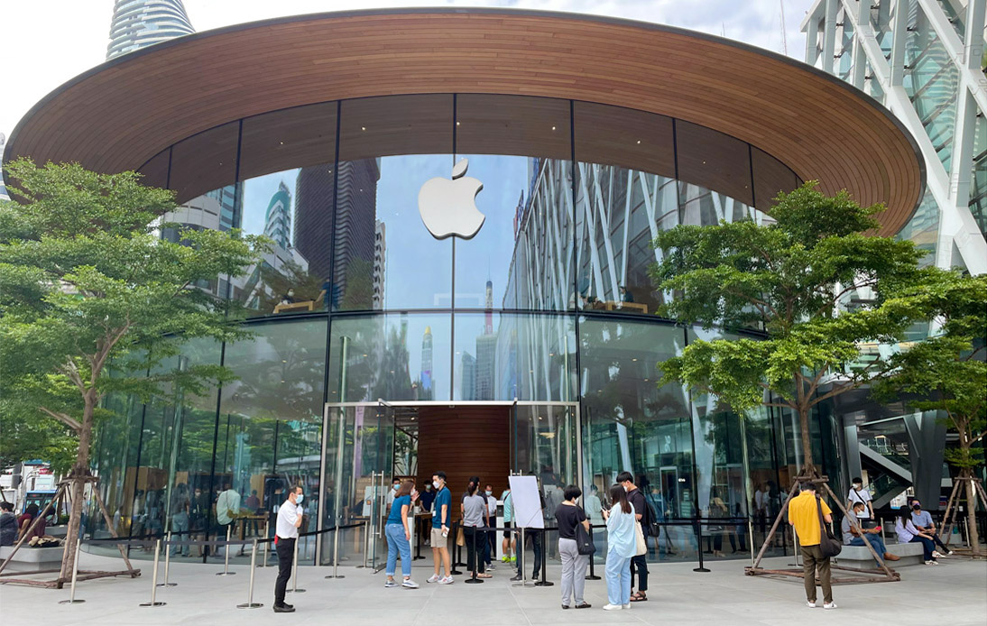 High Demand As Apple’s iPhone 13 Goes on Sale Across Thailand