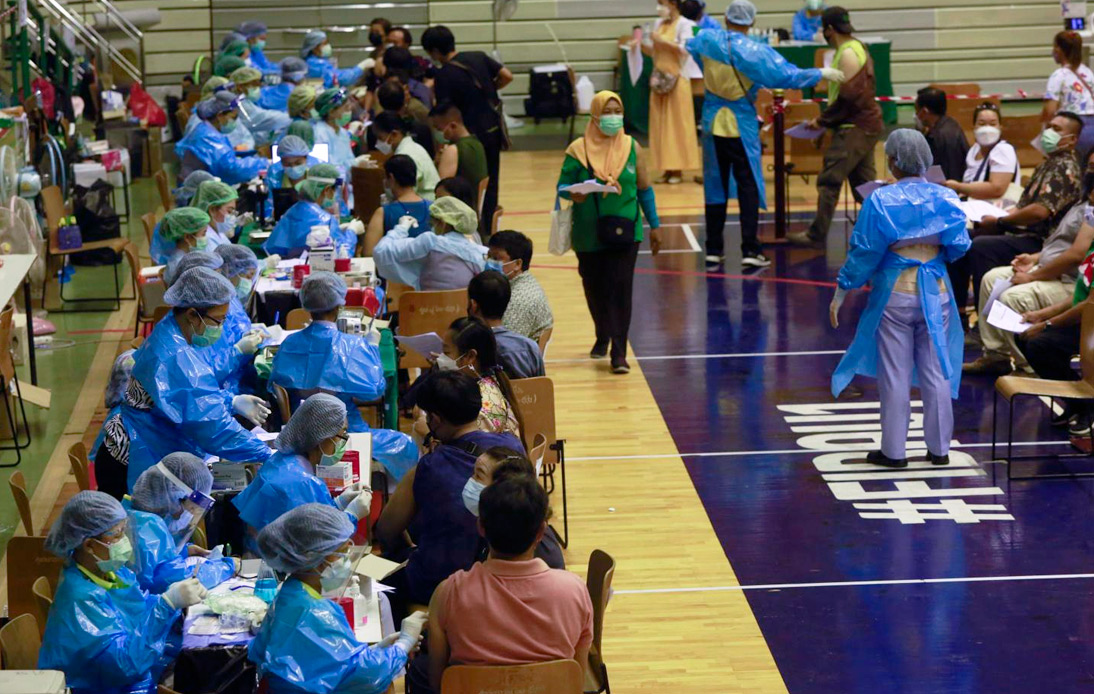 BMA To Close Vaccination Hubs, Din Daeng Stadium Still Open