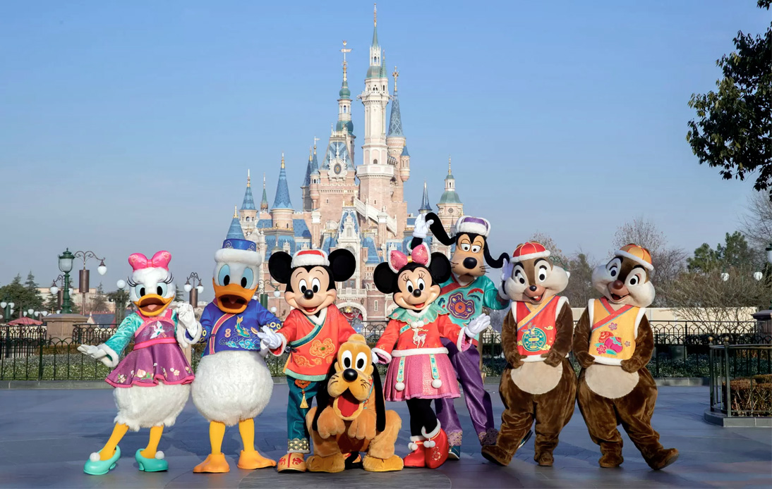 Shanghai Disneyland Shuts Suddenly, Thousands Trapped