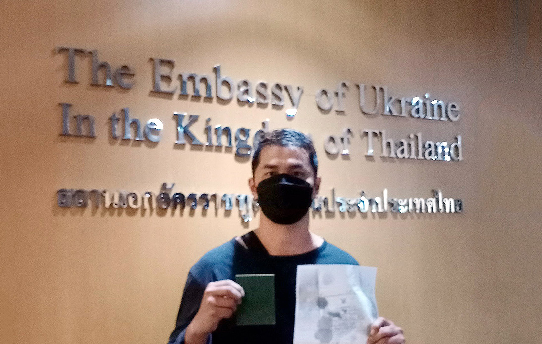 Thai Citizens Sign Up at Ukraine Embassy To Fight in War