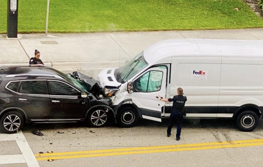 US Driver Distracted by Sex Act Crashes Into FedEx Truck