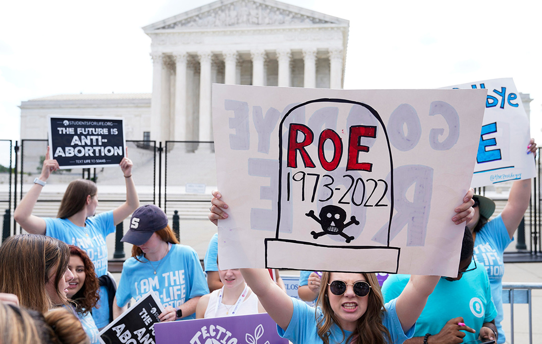 US Supreme Court Overturns Roe v. Wade, Ending Right to Abortion