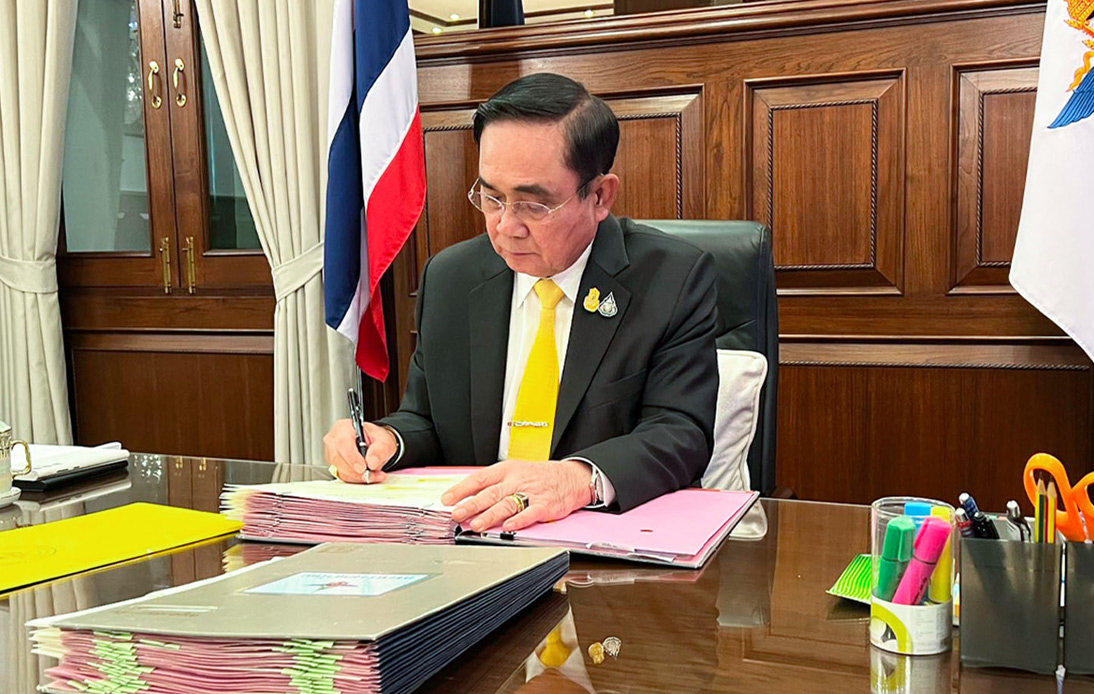 Prayut To Continue Serving As Defense Minister Despite Criticism