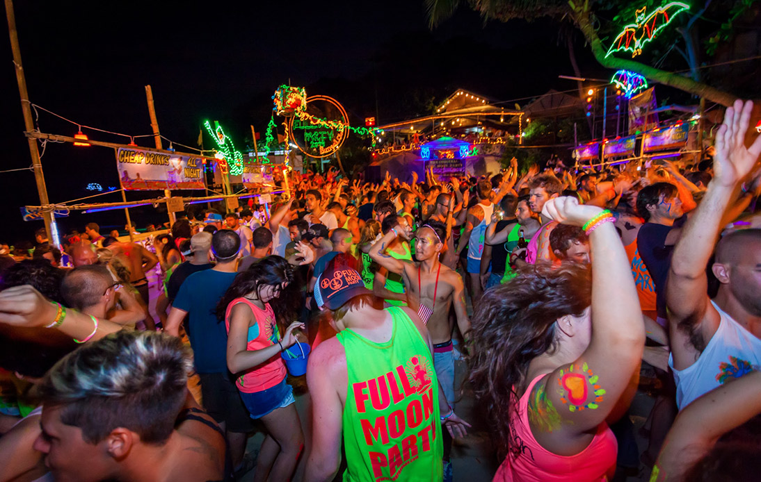 Government Plans to Extend Full Moon Party Until 4:00 am