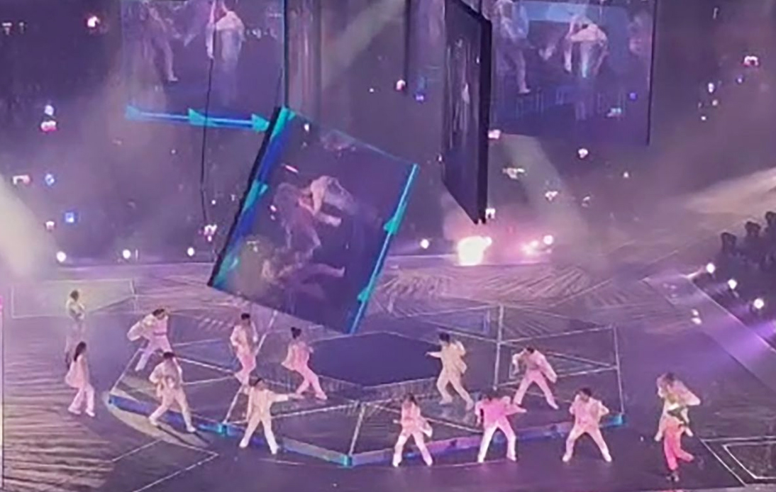 Huge Screen Falls on Dancers during Mirror’s Hong Kong Concert