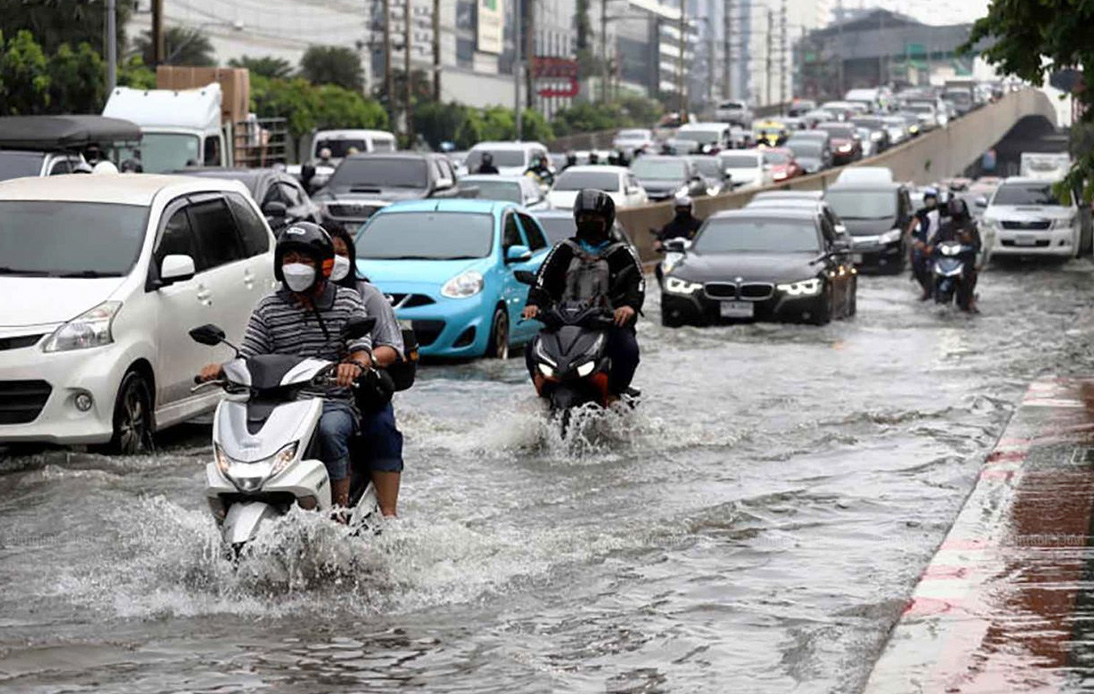 City Hall Warns That Further Rain Is Imminent in Bangkok