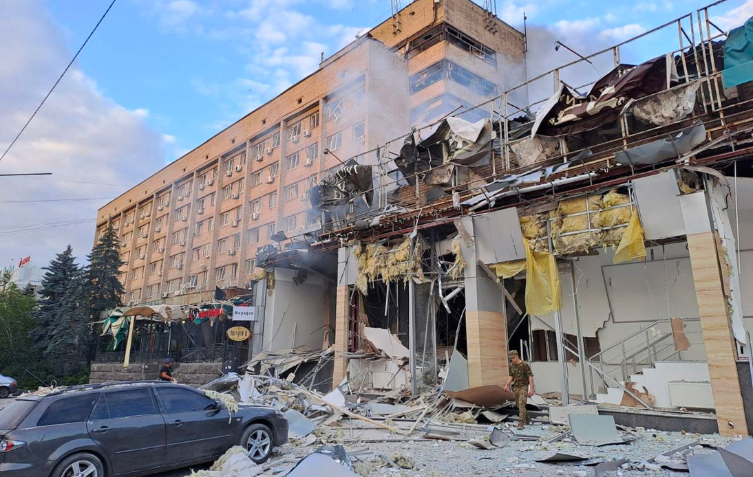 Russian Missile Hits Ukrainian Eatery: Four Dead, Many Injured