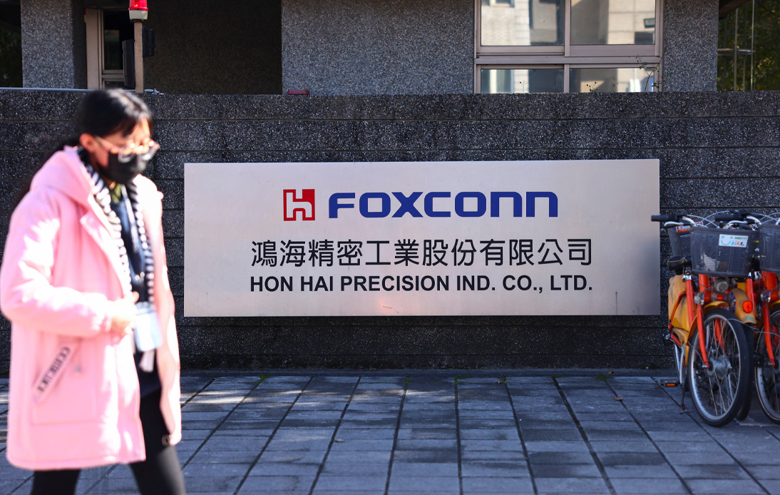 Apple Supplier Foxconn Drops Out of .5B India Factory Plan