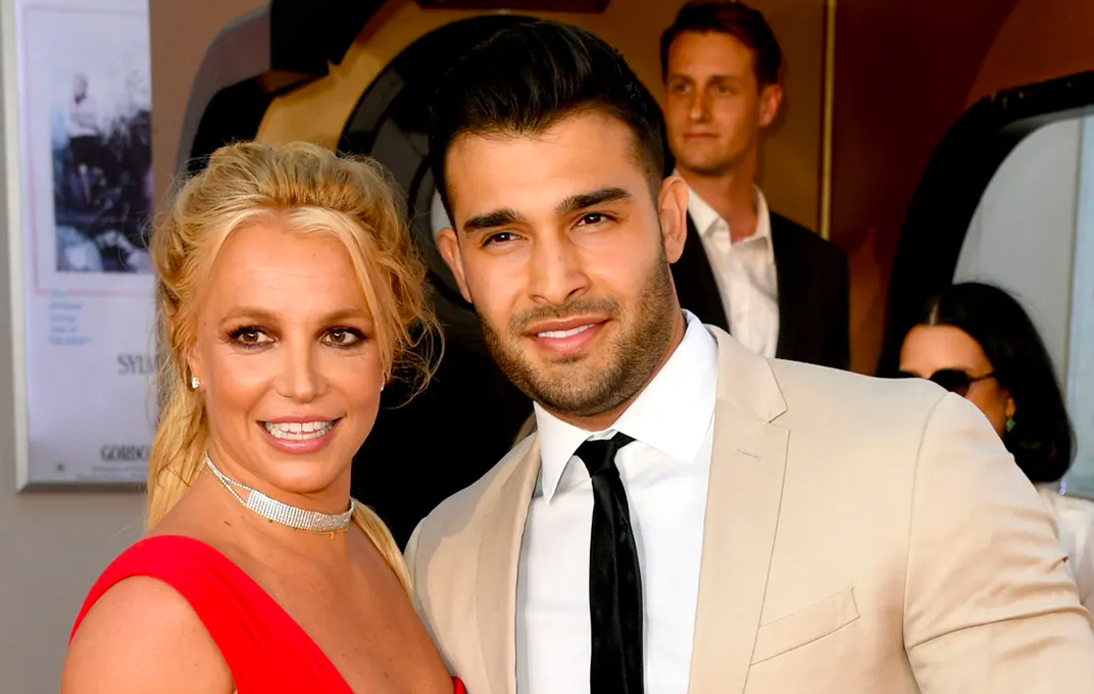 Britney Spears Spotted Without Ring After Split From Husband