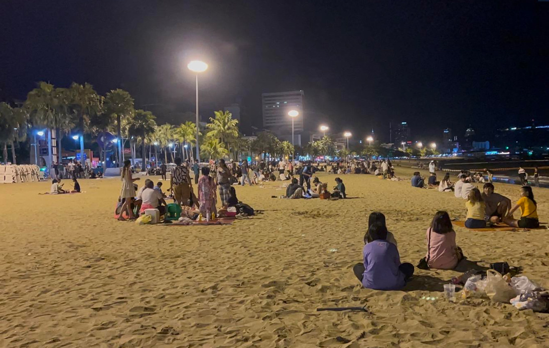 Pattaya Considers Implementing Operating Hours on Its Beaches