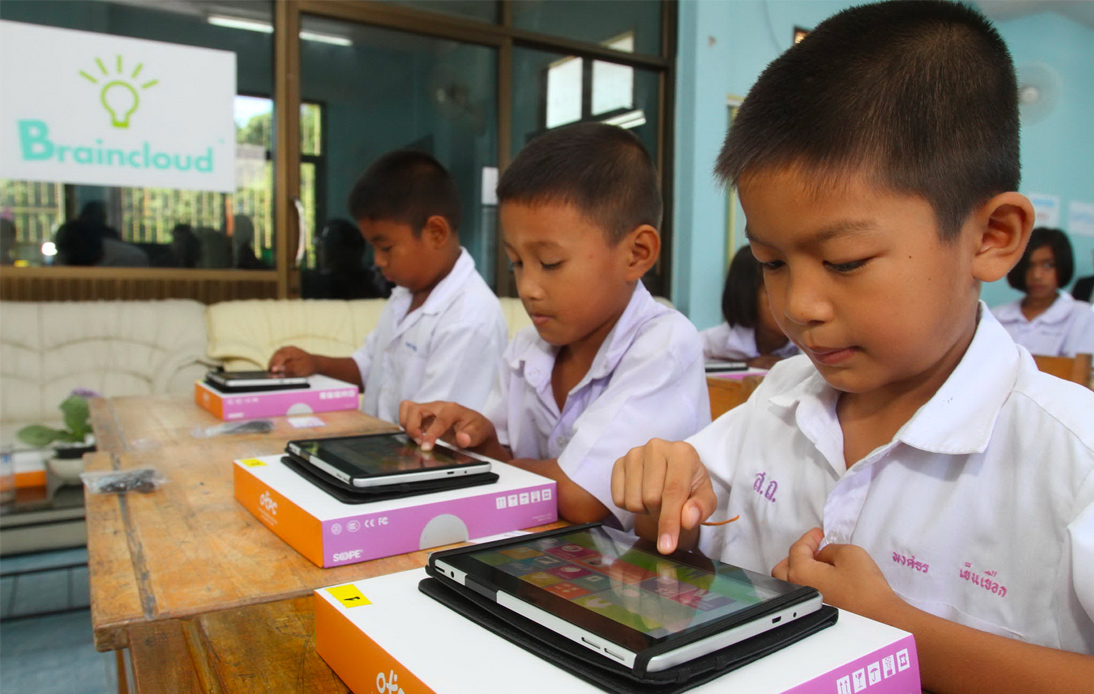 Ministry of Education To Revise ‘One Student, One Tablet’ Policy